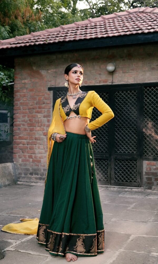 umika lehenga